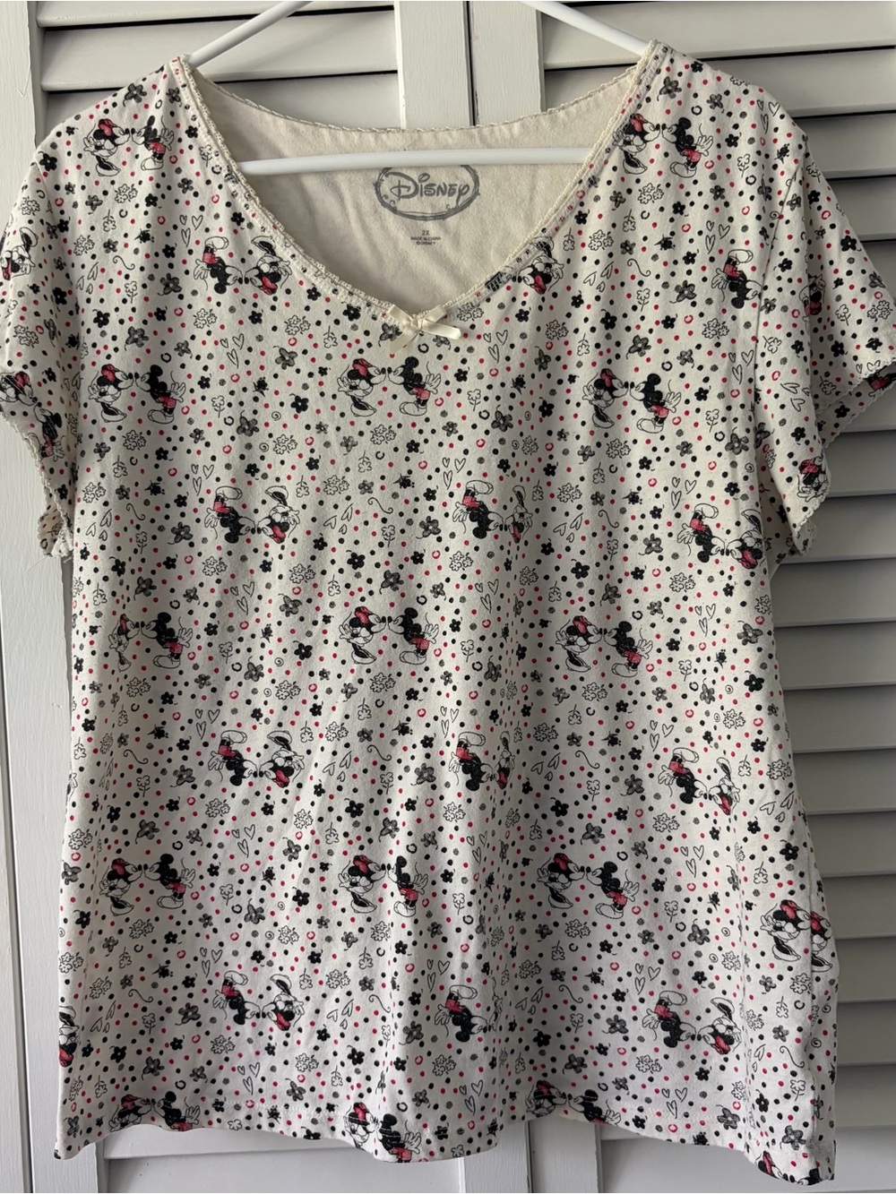 Disney Cream Minnie Mouse All-Over Print Short Sleeve Tee with Pink Accents
